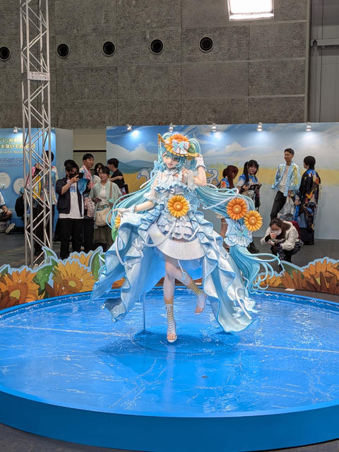 初音ミクのキービジュアルの立像